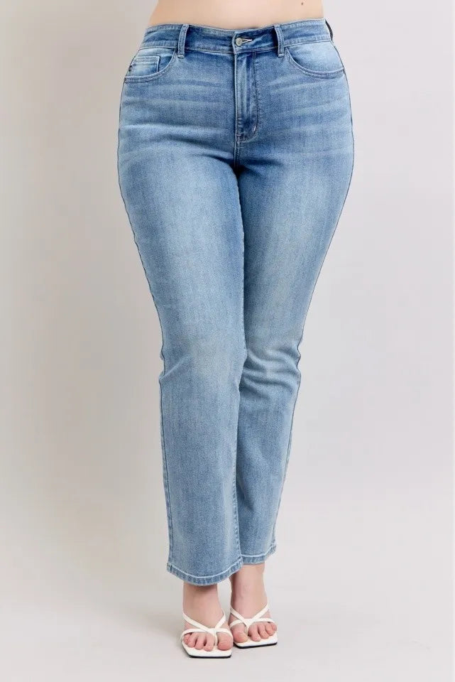 Judy Blue Plus Size High Waist Dad Jeans. Medium Wash.
