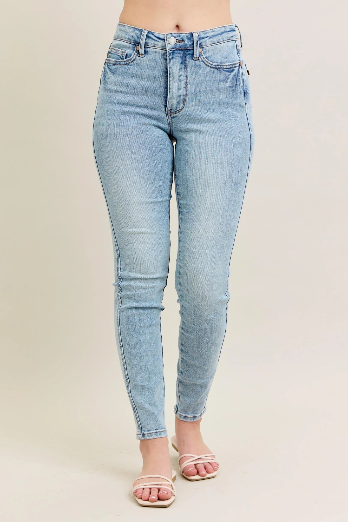 Judy Blue Tummy Control Vintage Wash Skinny Jeans. Light Wash.