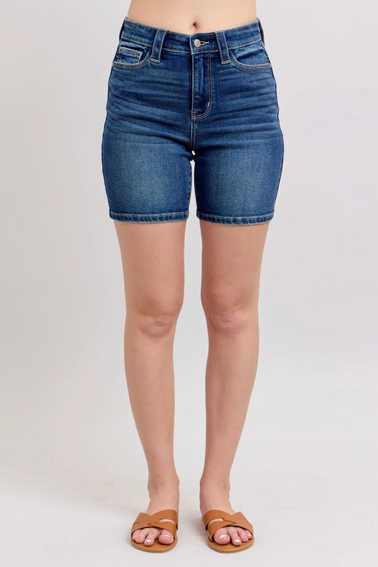 Judy Blue High Waist Bermudas Jeans W/ Back Flap Pockets. Dark Wash.